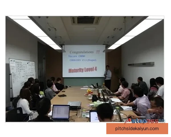 穆西亚拉在更衣室融入顺利,团队氛围助力其持续提升 穆西亚拉在更衣室融入顺利,团队氛围助力其持续提升